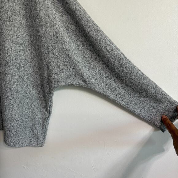 H&M Women's Gray Dolman Sleeve Sweater Size L Classic Preppy Minimalist Casual - Picture 3 of 5
